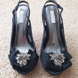 Vera Wang Simply Vera Peep-Toe Platform High Heels Slingback Black Satin  *AS IS
